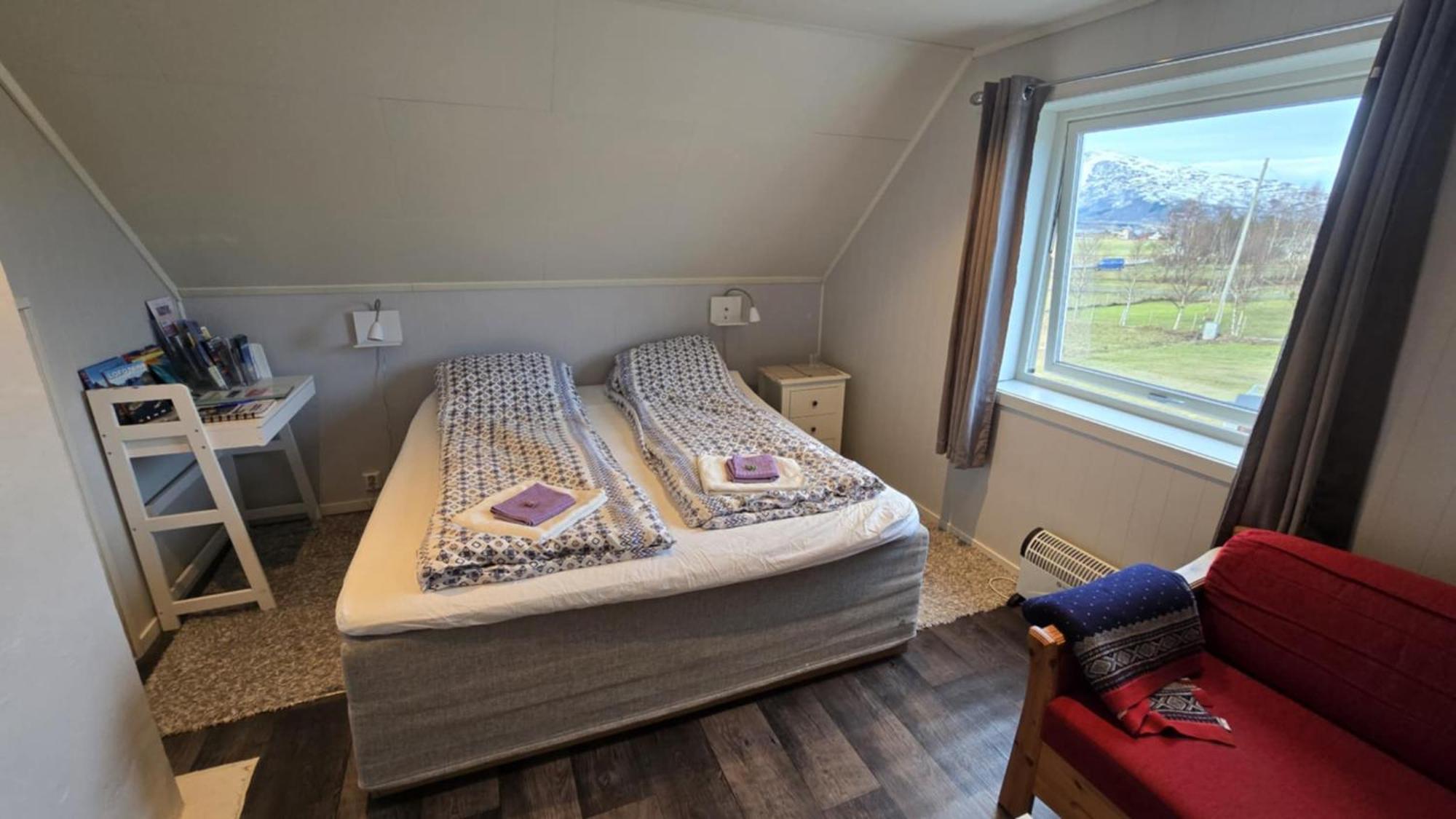 1 Room In The Yellow House, Close To Airport & Lofoten Evenskjer Екстер'єр фото