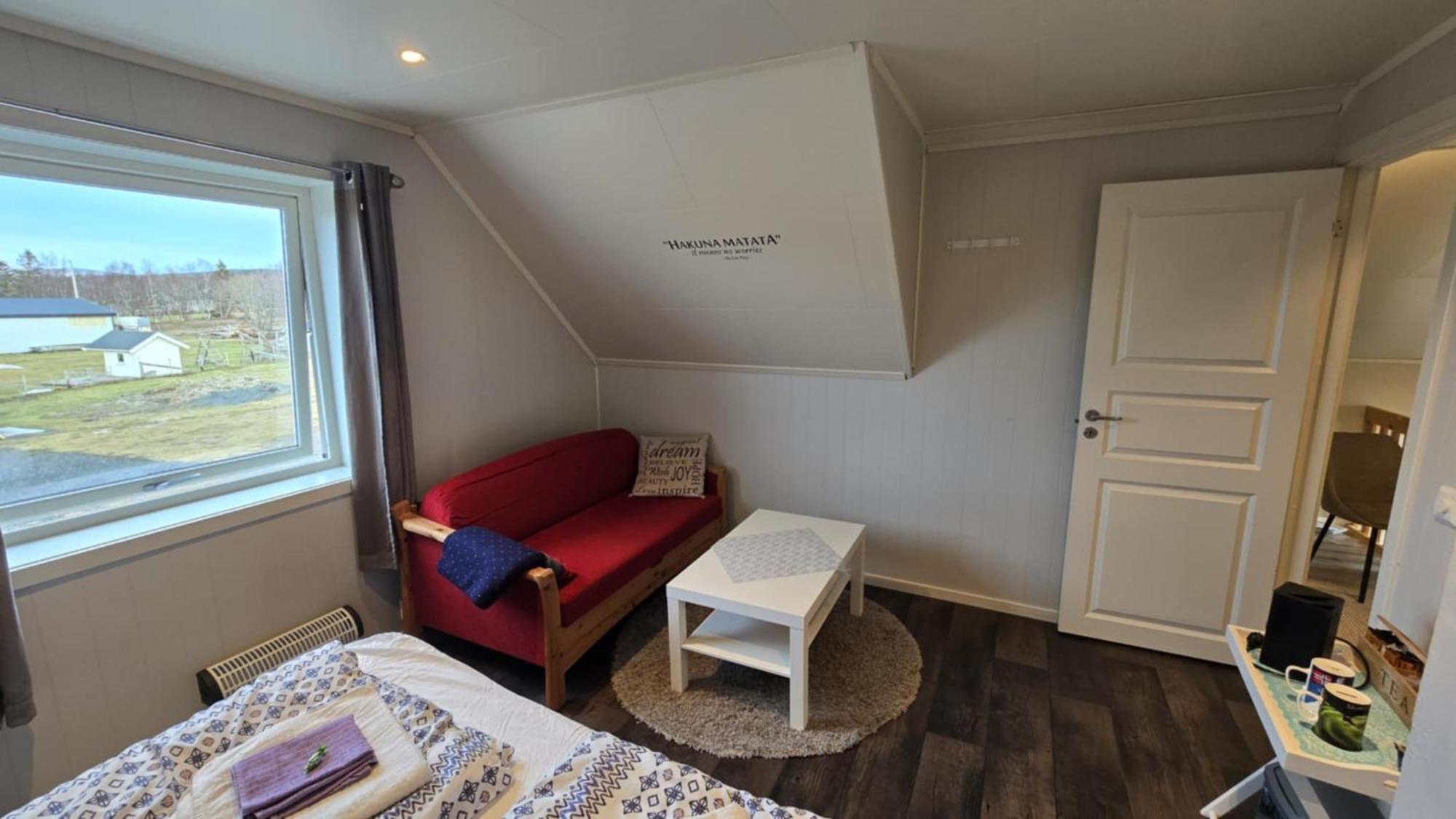 1 Room In The Yellow House, Close To Airport & Lofoten Evenskjer Екстер'єр фото