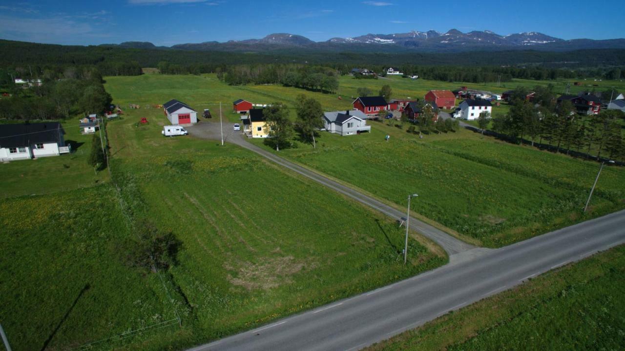 1 Room In The Yellow House, Close To Airport & Lofoten Evenskjer Екстер'єр фото
