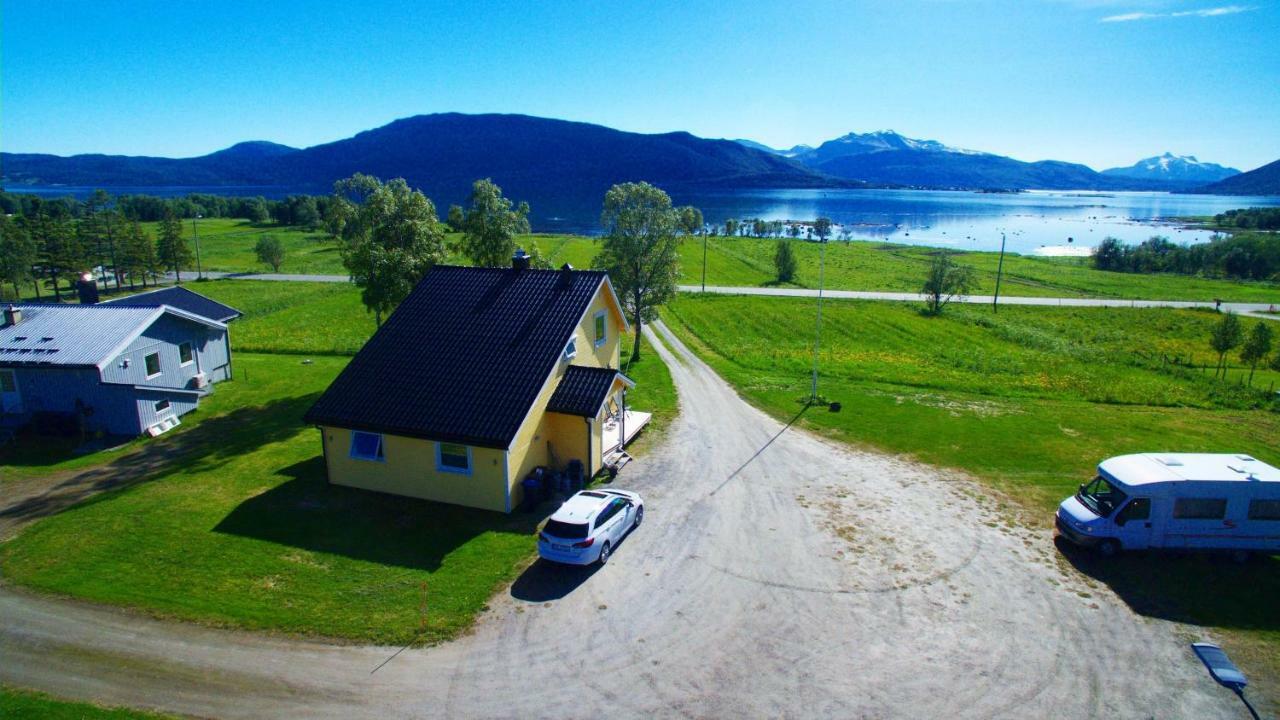 1 Room In The Yellow House, Close To Airport & Lofoten Evenskjer Екстер'єр фото