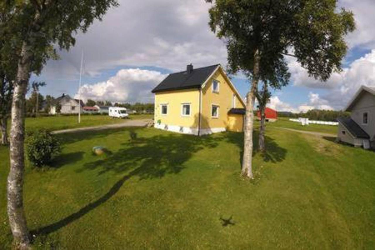 1 Room In The Yellow House, Close To Airport & Lofoten Evenskjer Екстер'єр фото