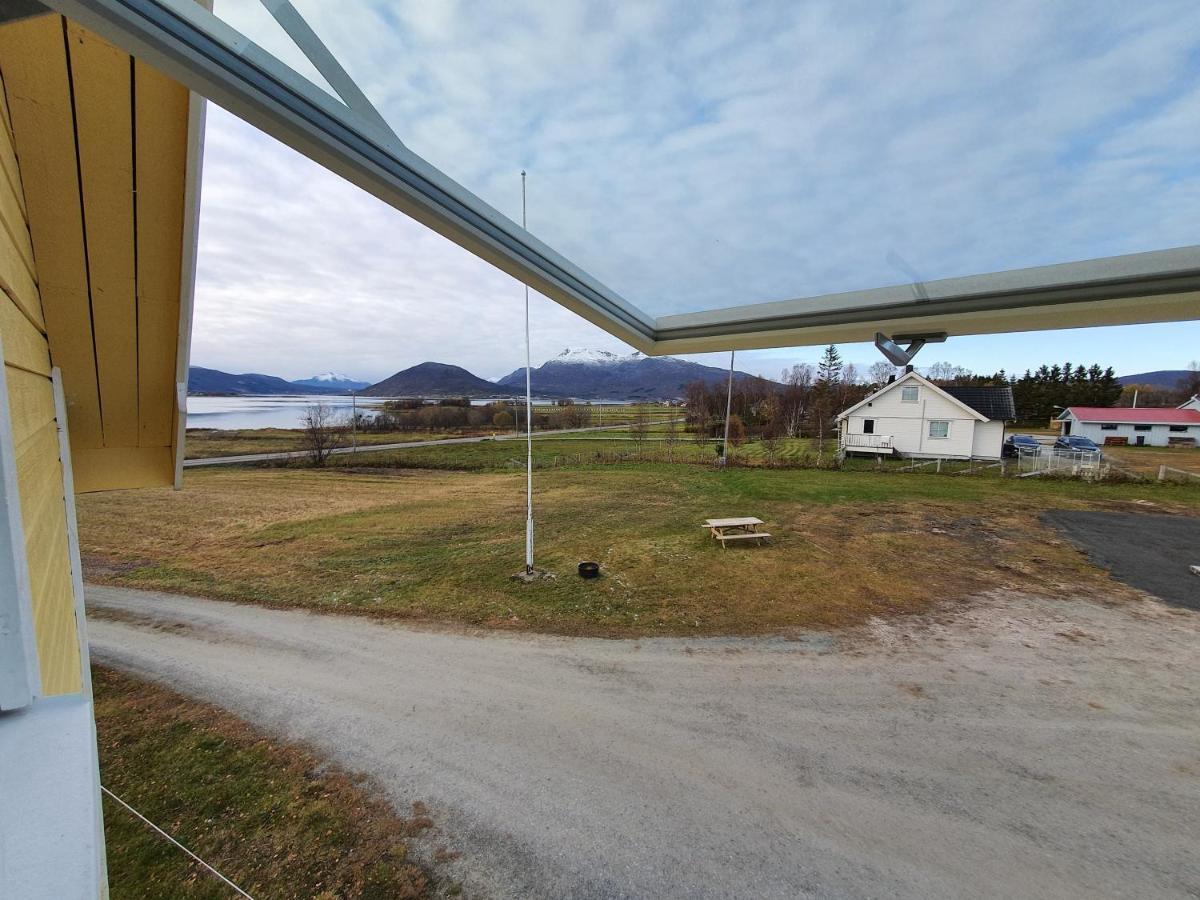 1 Room In The Yellow House, Close To Airport & Lofoten Evenskjer Екстер'єр фото
